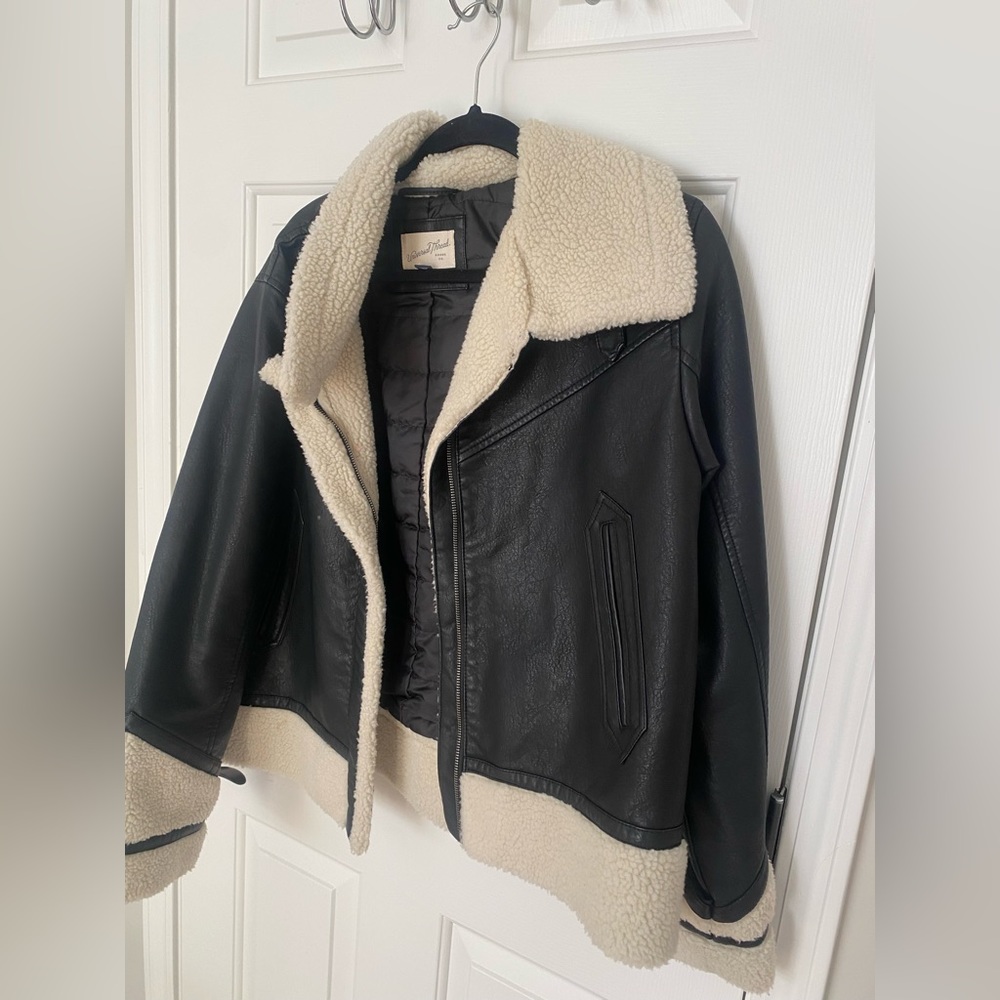 Leather jacket 🤍